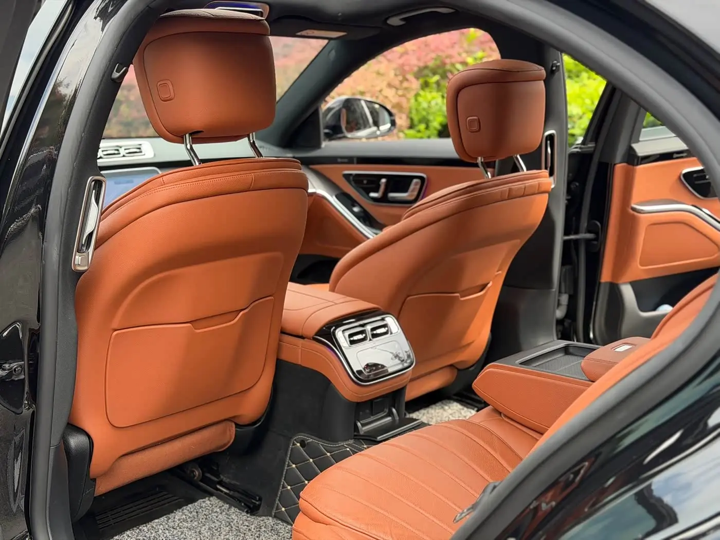 Mercedes-Benz S-Class 2022 — Photo 11/18
