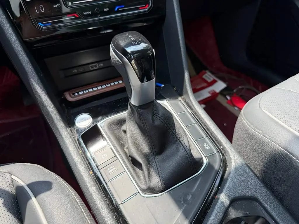 Volkswagen Tiguan L 2025 — Photo 9/14