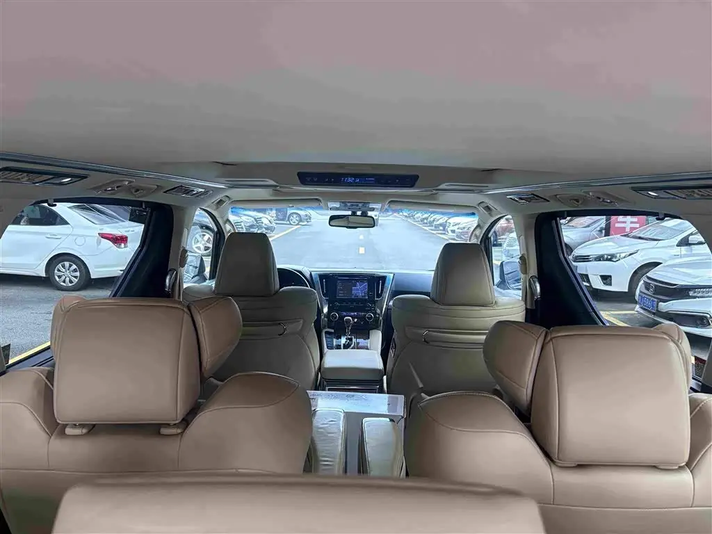 Toyota Alphard 2017 — Фото 7/13