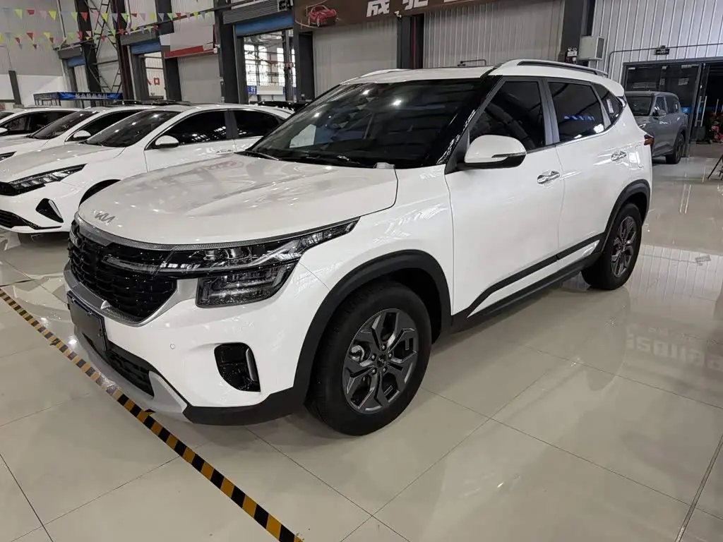Kia Seltos 2023 — ფოტო 1/10