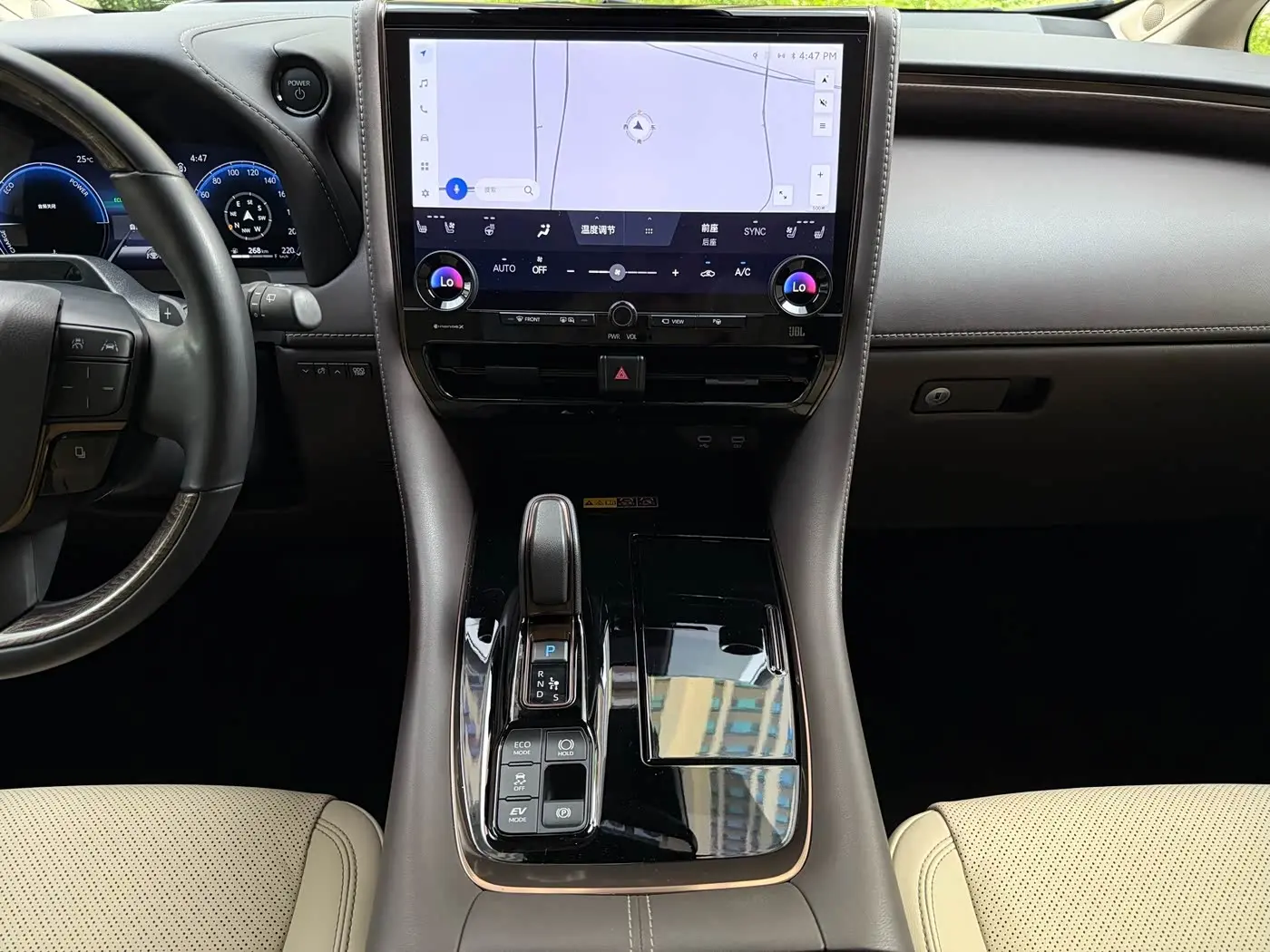 Toyota Alphard 2023 — Photo 13/17