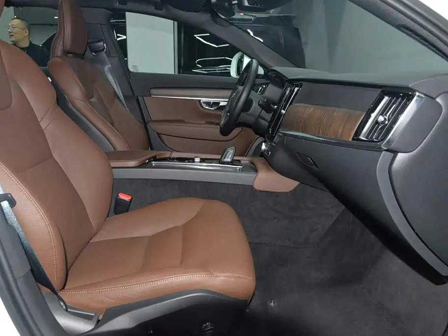 Volvo V90 2023 — Фото 18/20