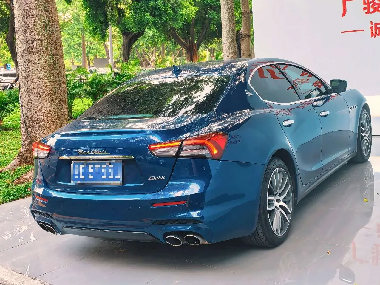 Maserati Ghibli 2017 — Şəkil 11/12