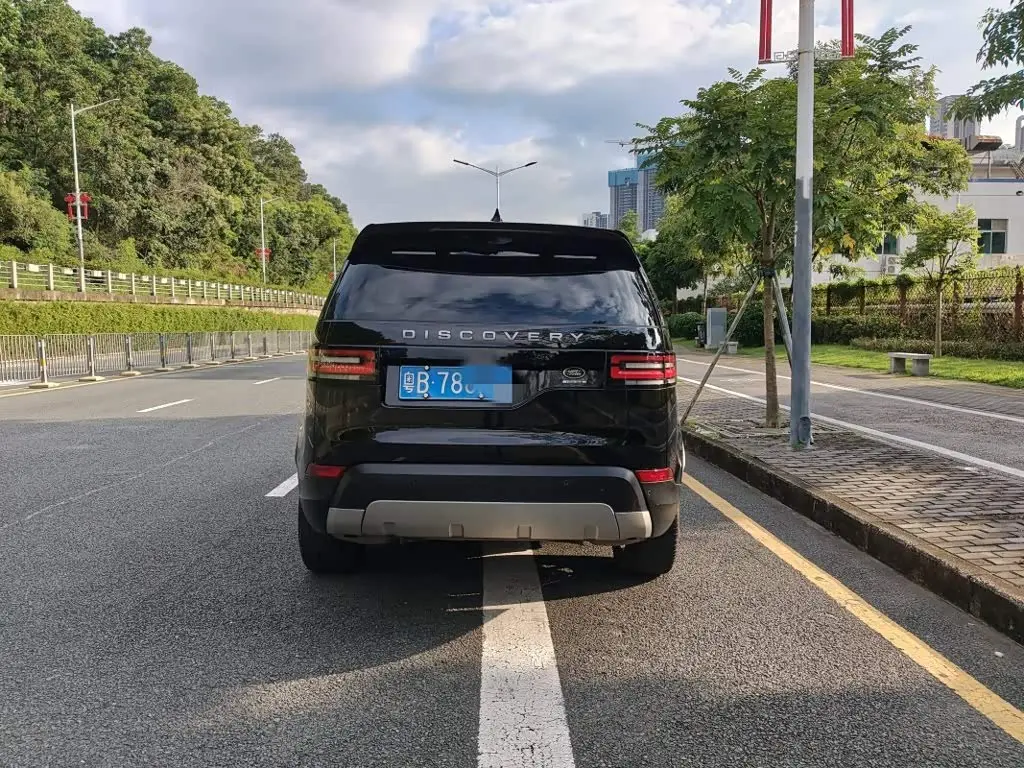 Land Rover Discovery 2017 — Photo 5/12