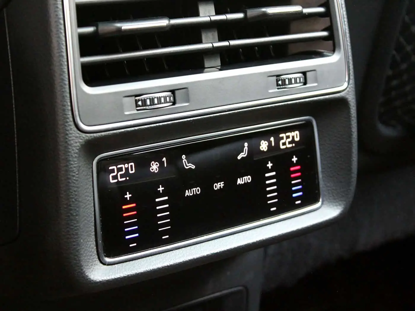 Audi Q8 2023 — Фото 20/20