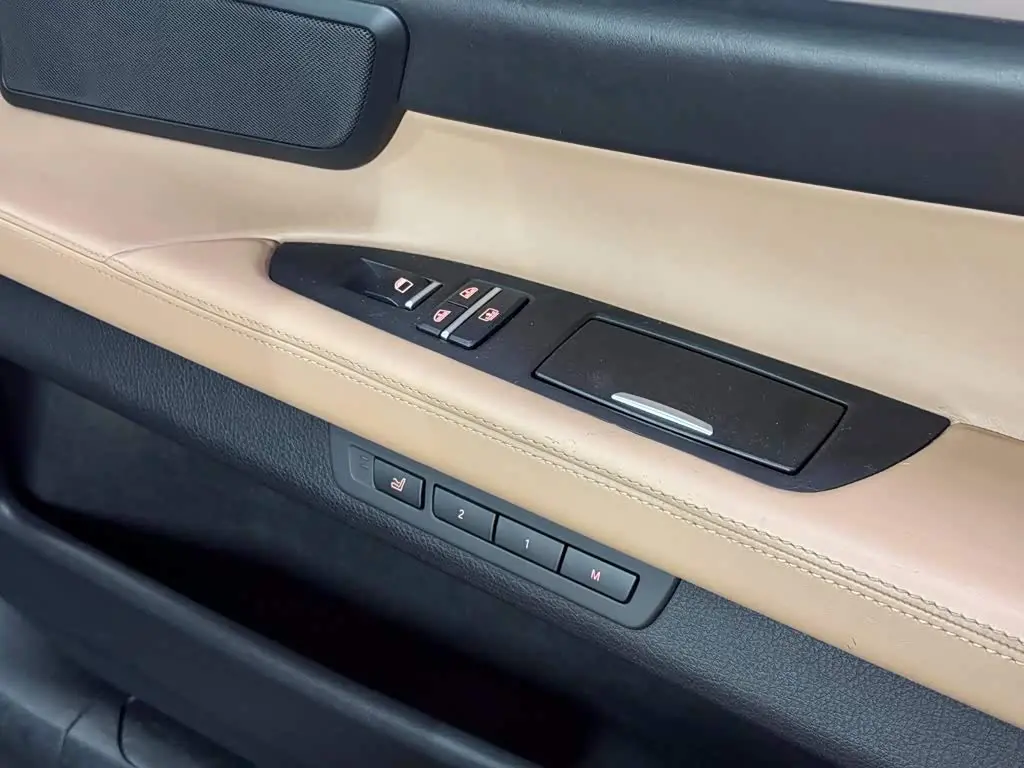 BMW 7 Series 2012 — Фото 14/20