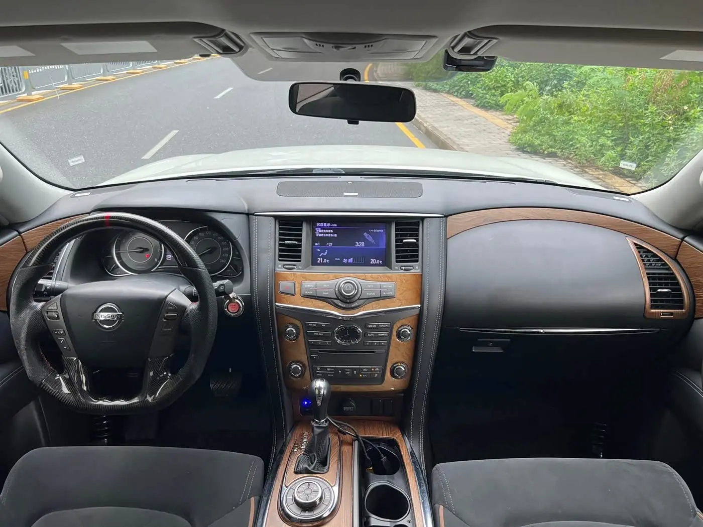 Nissan Patrol 2019 — Photo 12/17