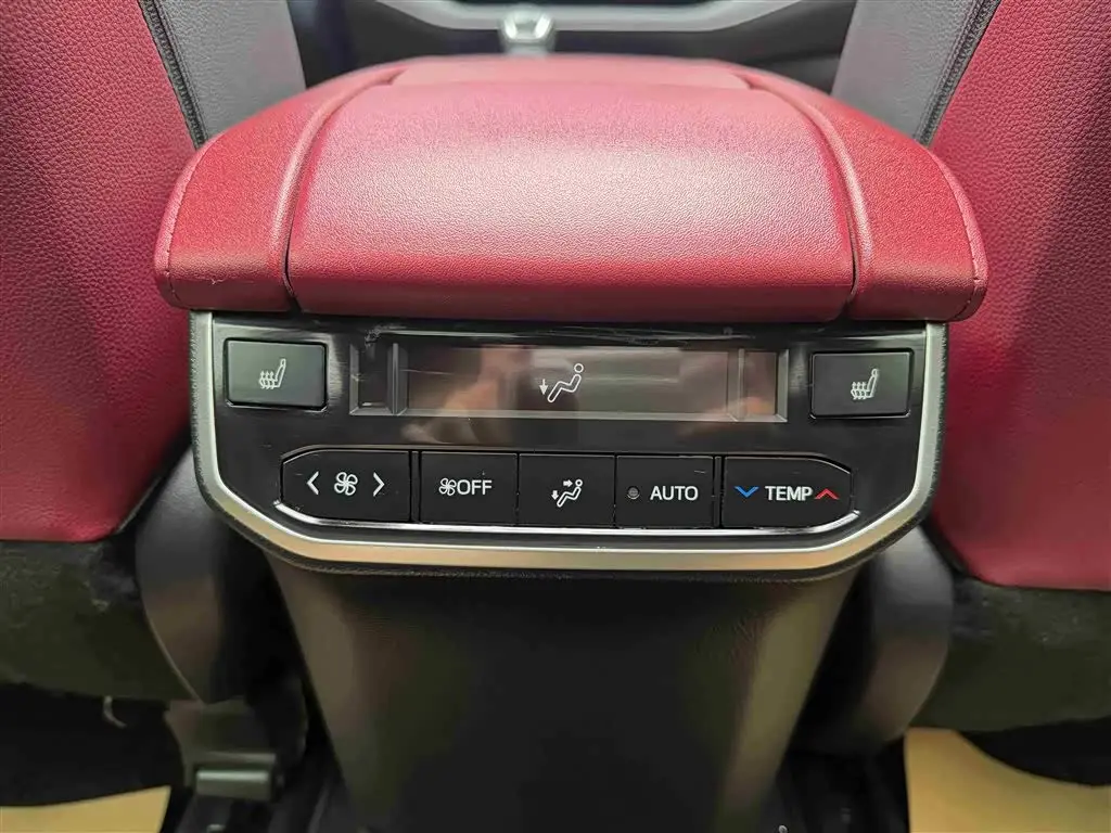 Toyota Crown Kluger 2021 — Photo 11/17
