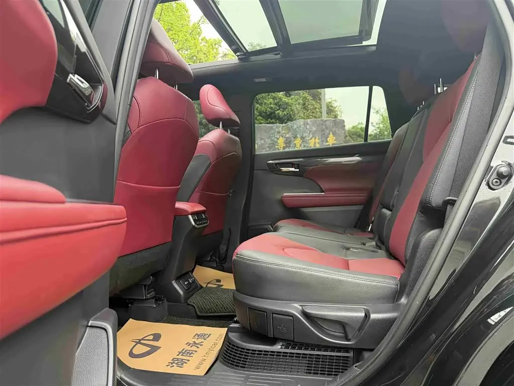 Toyota Crown Kluger 2021 — Photo 10/17