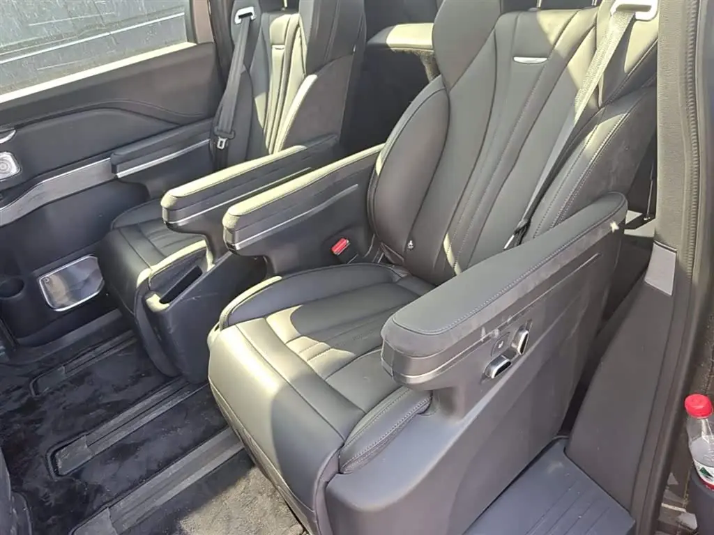 Hongqi HQ9 PHEV 2024 — Photo 17/20