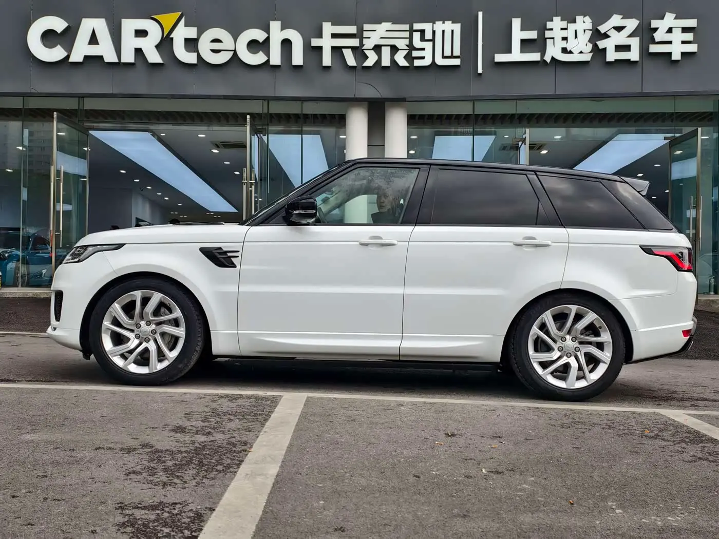 Land Rover Range Rover Sport 2019 — Photo 2/15