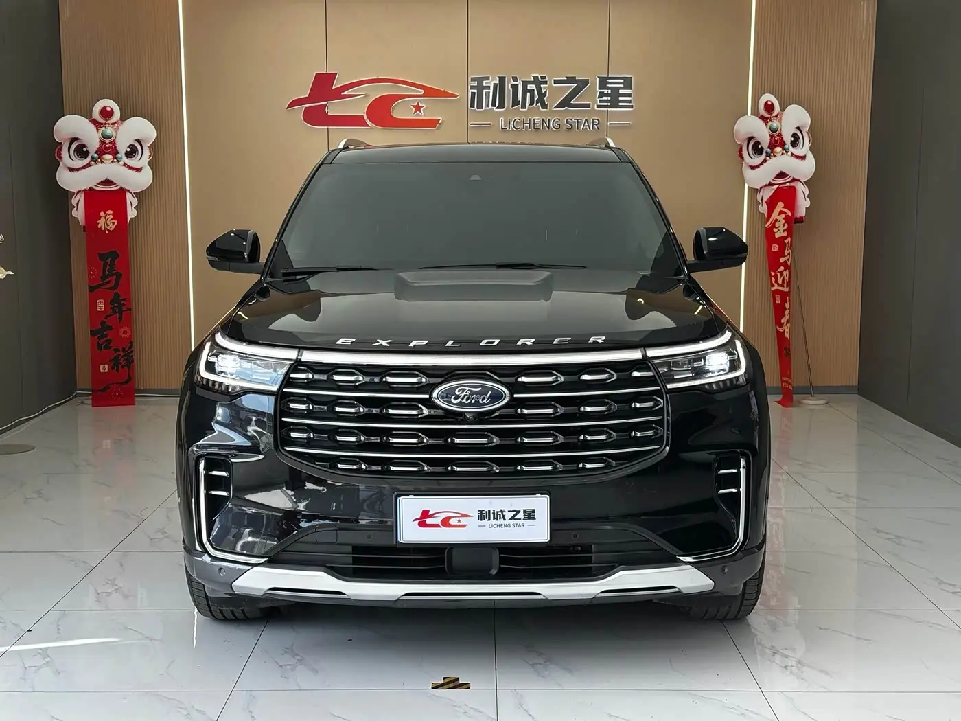 Ford Explorer 2024 — Фото 2/17