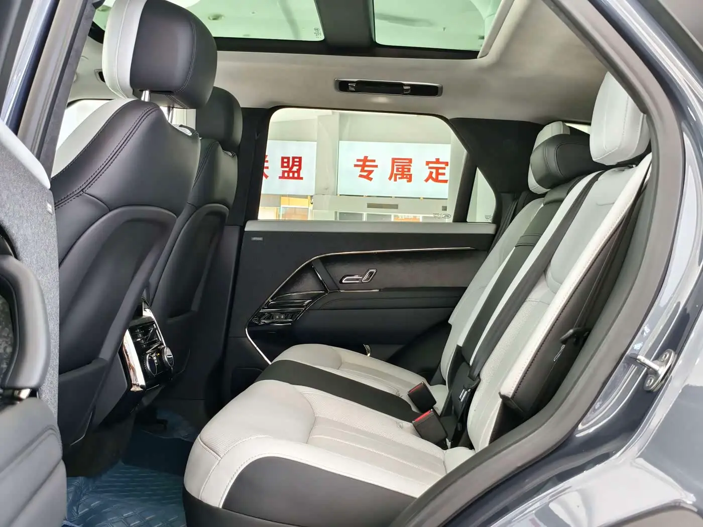 Land Rover Range Rover Sport 2023 — Фото 4/20
