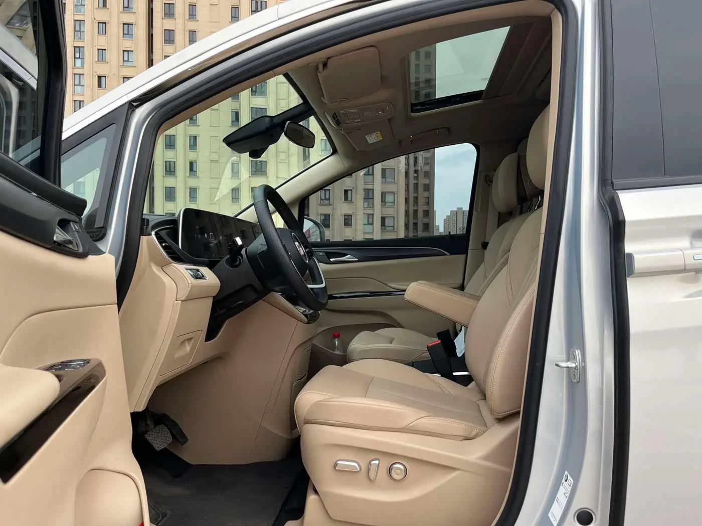 Buick GL8 New Energy 2025 — Photo 4/12