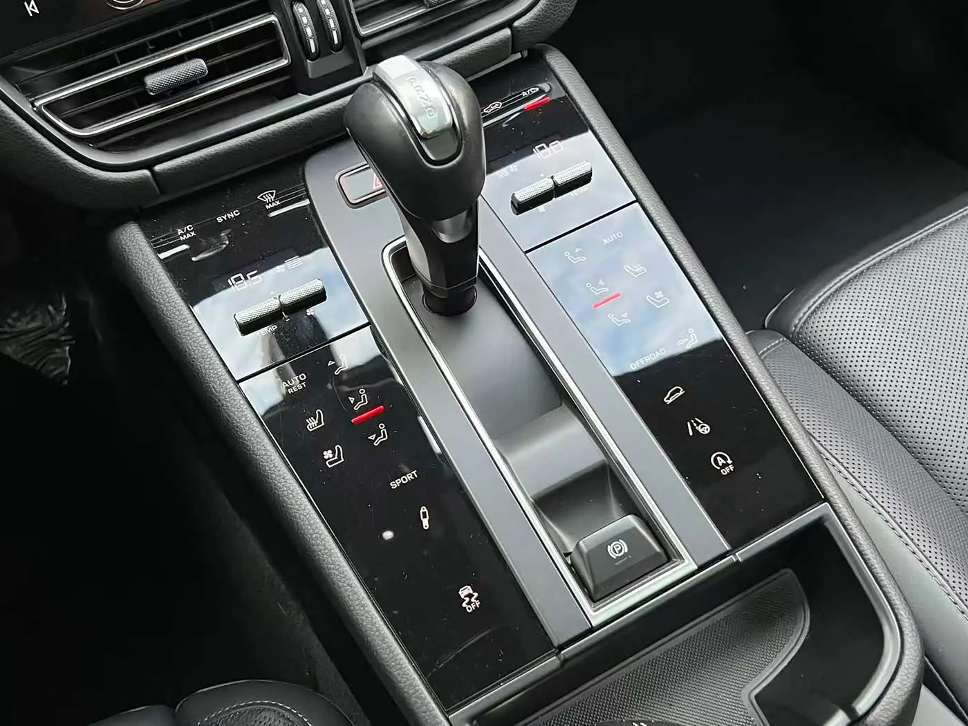 Porsche Macan 2023 — Photo 14/15