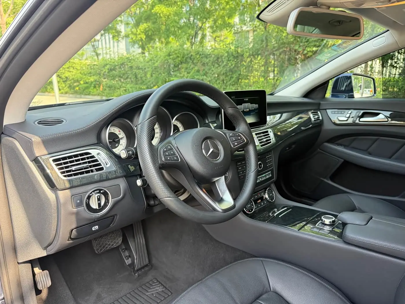 Mercedes-Benz CLS 2015 — Photo 10/18