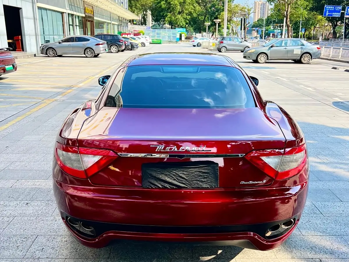 Maserati GranTurismo 2015 — Şəkil 8/11