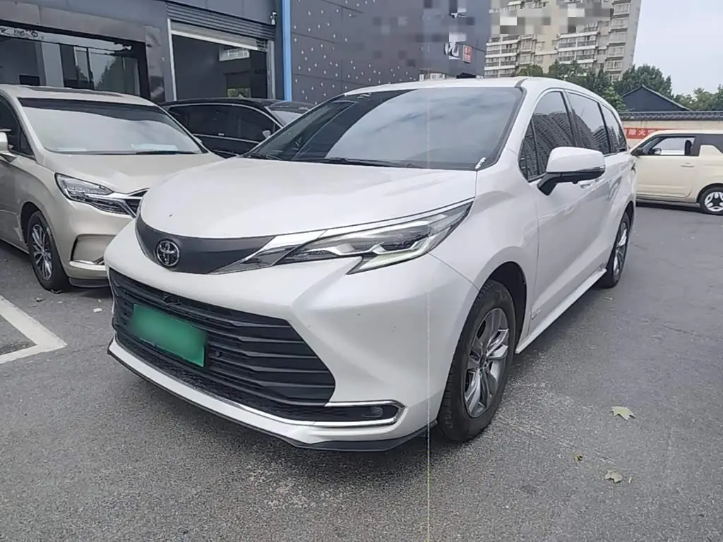 Toyota Sienna 2025 — Фото 1/20
