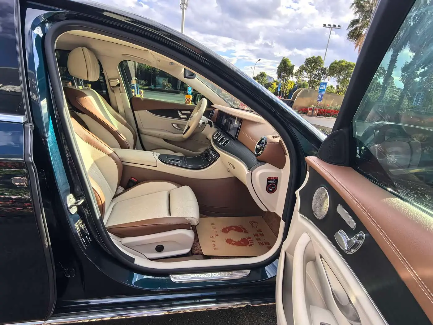 Mercedes-Benz E-Class 2022 — Фото 17/18