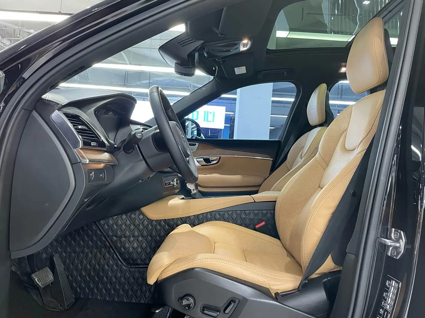 Volvo XC90 2017 — Photo 3/13