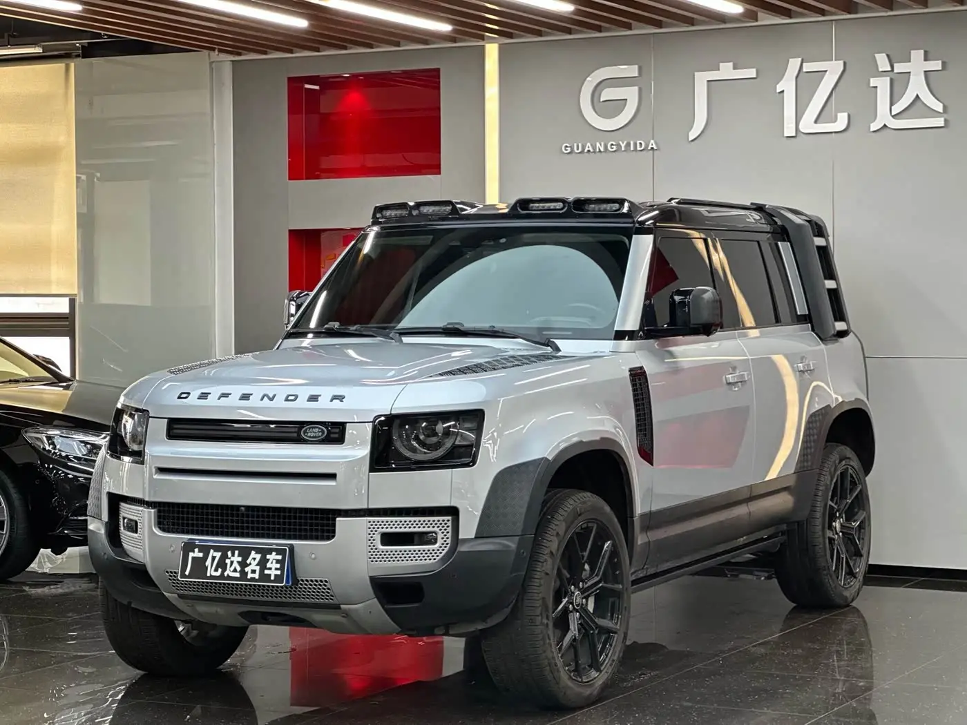 Land Rover Defender 2022 — Фото 1/12