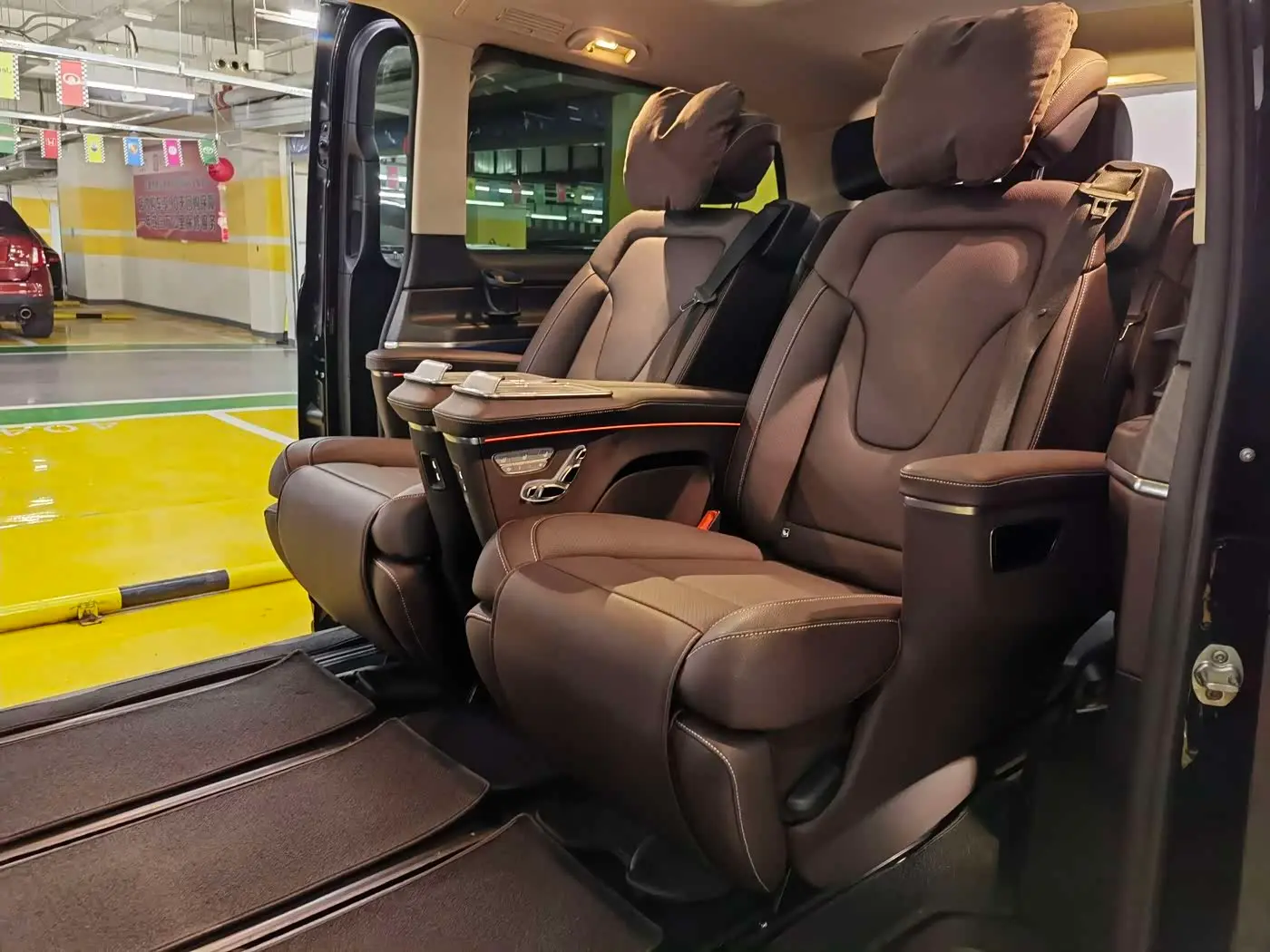 Mercedes-Benz V-Class 2025 — Photo 19/20