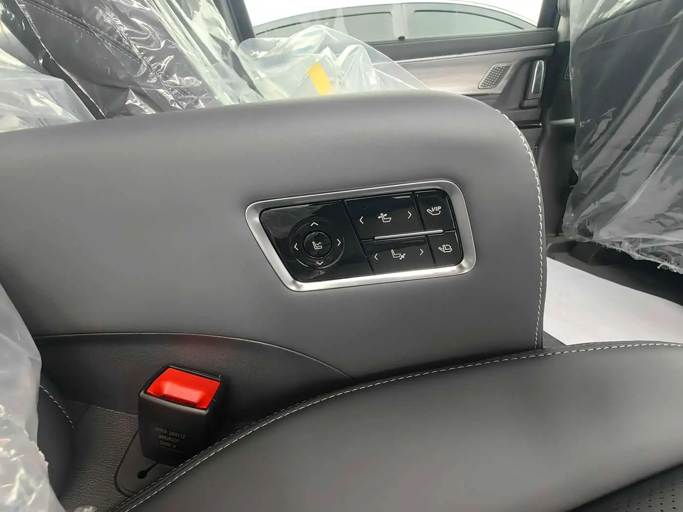 Buick GL8 2026 — Photo 10/15