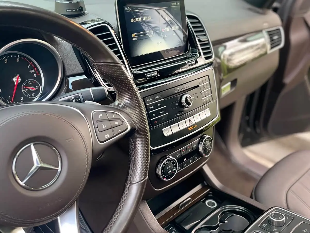 Mercedes-Benz GLS 2017 — Photo 16/20