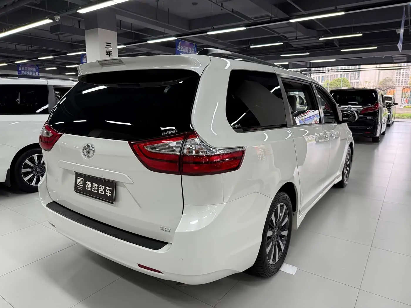 Toyota Sienna 2017 — Photo 4/4