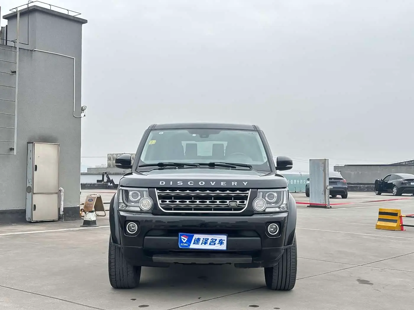 Land Rover Discovery 2017 — Фото 2/14