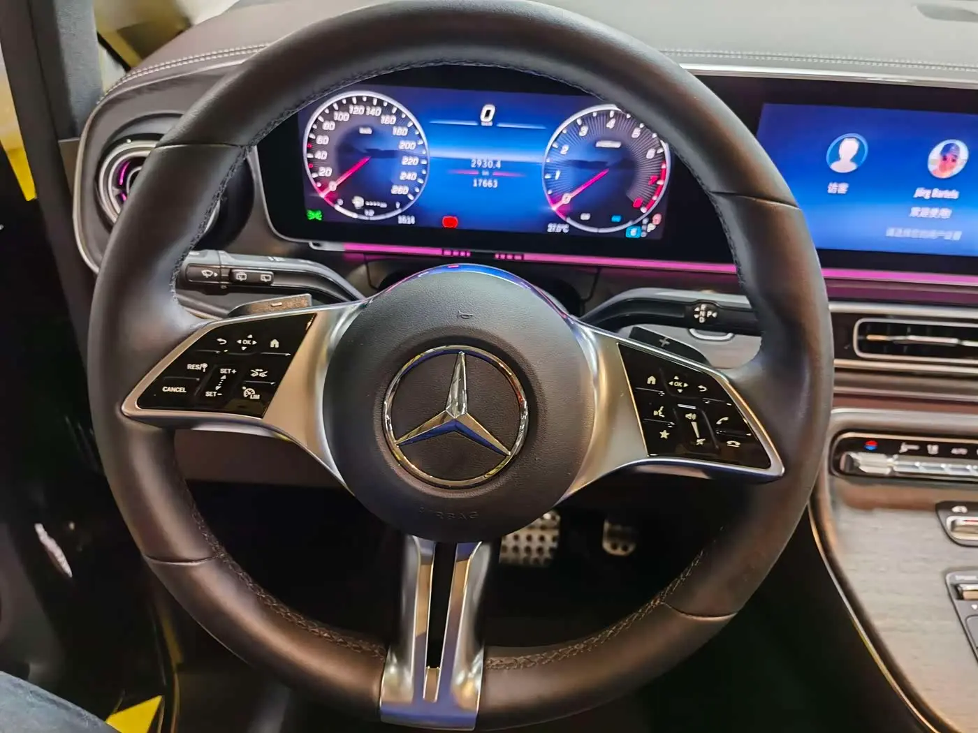 Mercedes-Benz V-Class 2025 — Photo 16/20