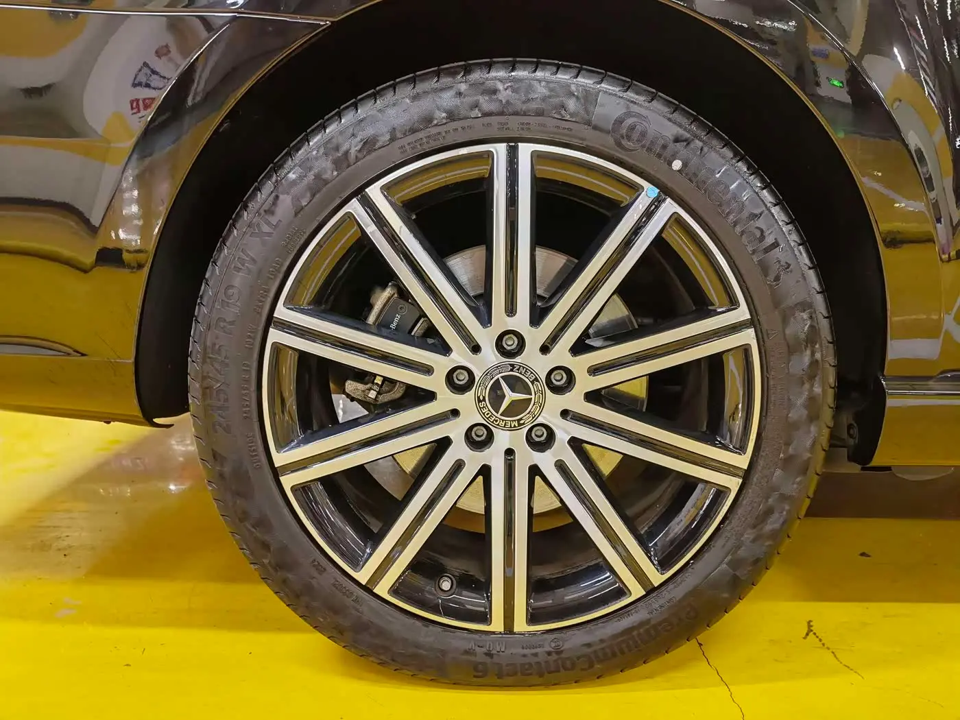 Mercedes-Benz V-Class 2025 — Photo 9/20
