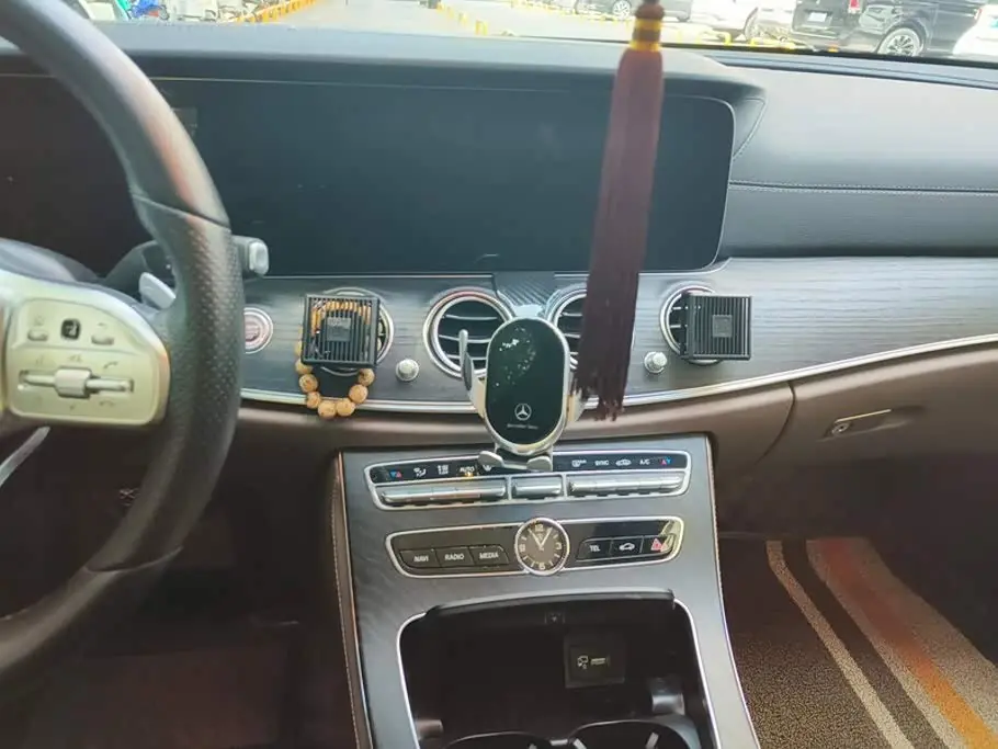 Mercedes-Benz E-Class 2019 — Photo 13/16