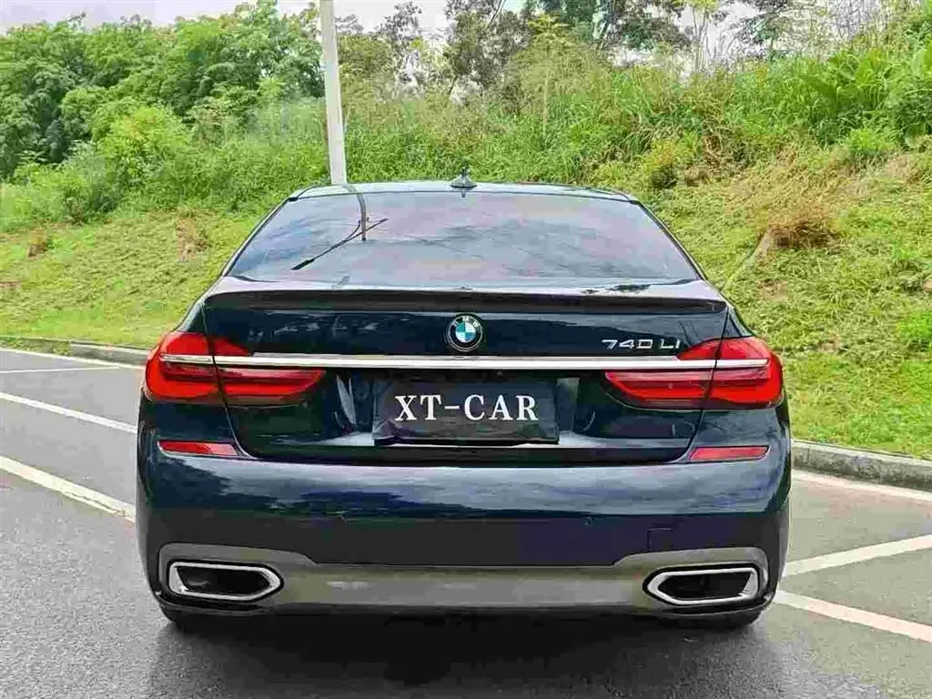 BMW 7 Series 2017 — Фото 8/9