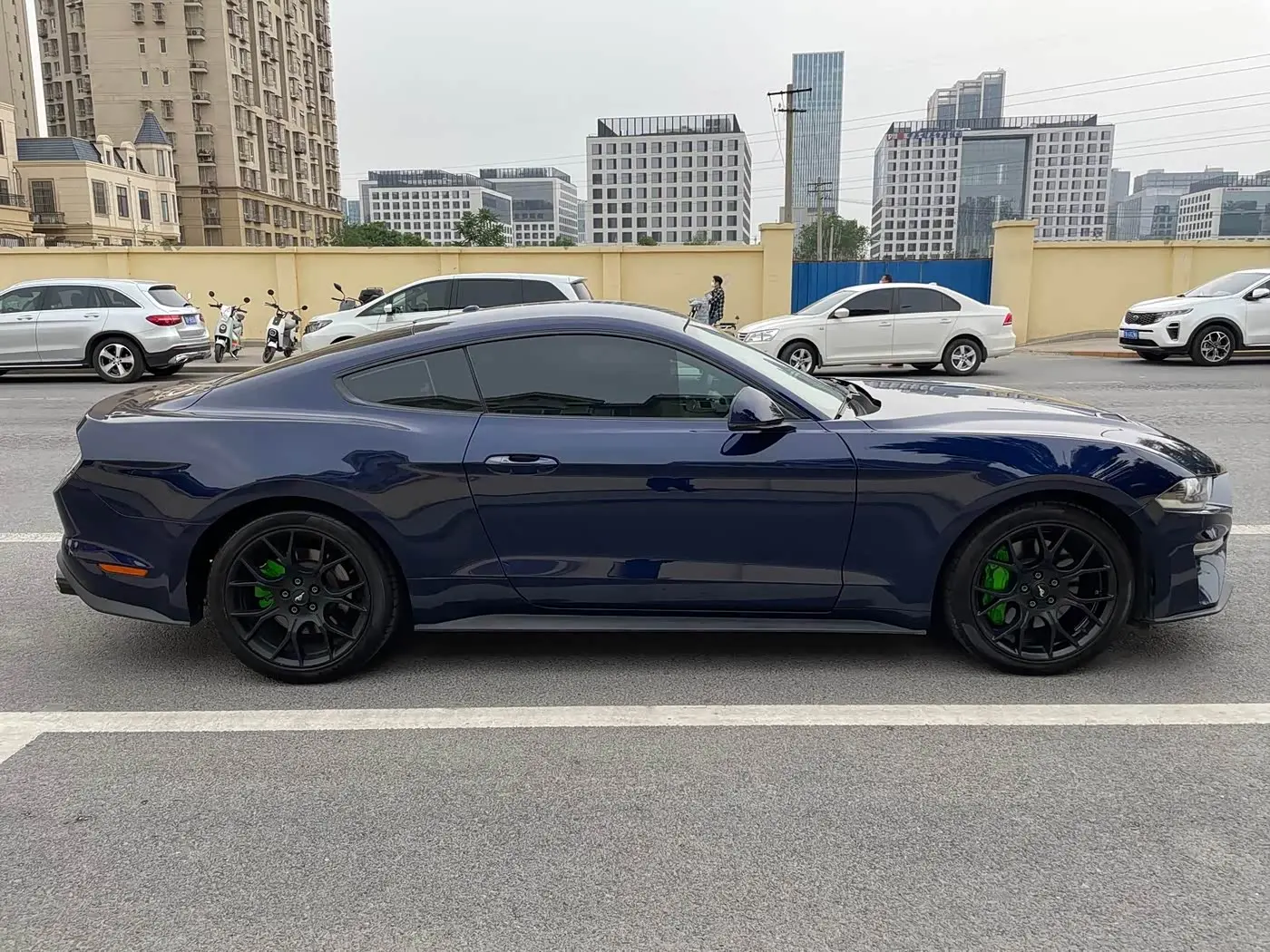Ford Mustang 2021 — Photo 8/17
