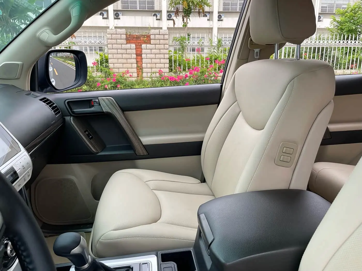 Toyota Prado 2010 — Photo 12/20