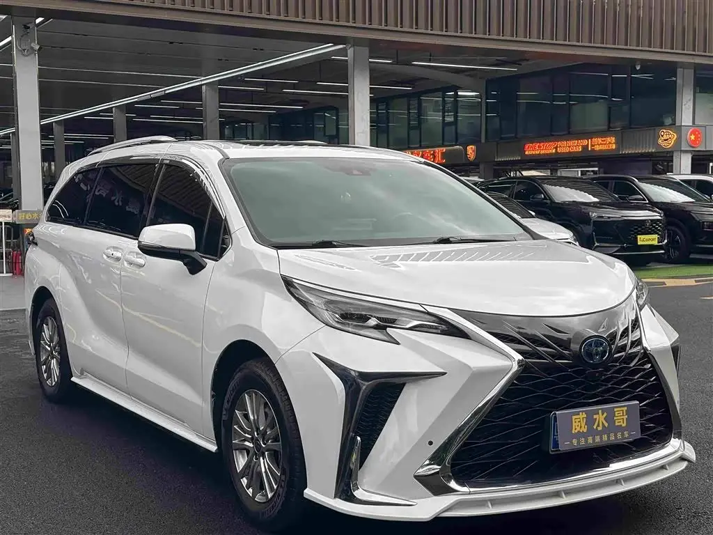Toyota Sienna 2022 — Photo 2/20