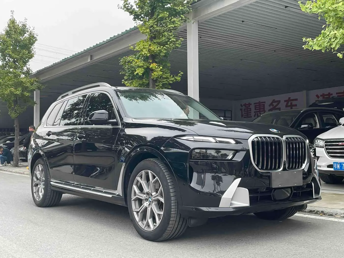 BMW X7 2024 — Фото 15/16