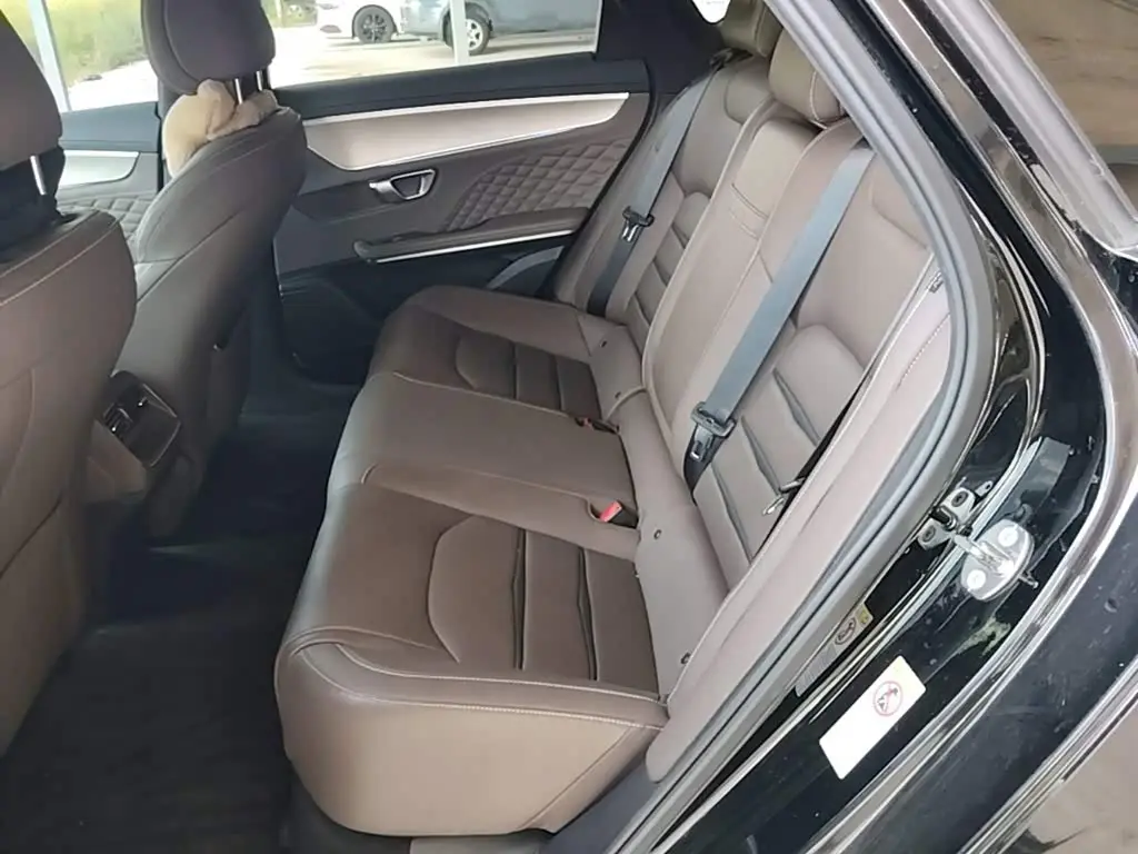 BYD Han 2023 — Photo 17/20