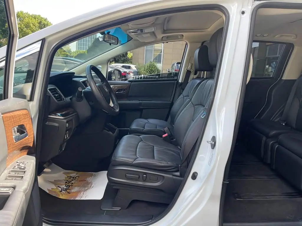 Honda Odyssey 2018 — Photo 12/20