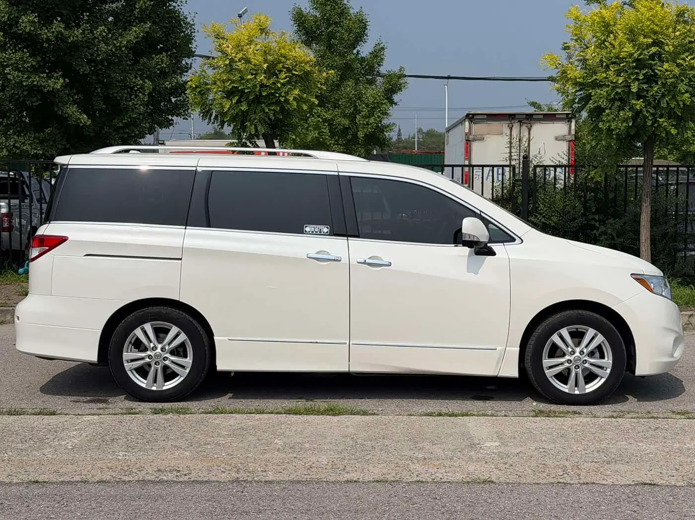 Nissan Quest 2017 — Şəkil 7/15
