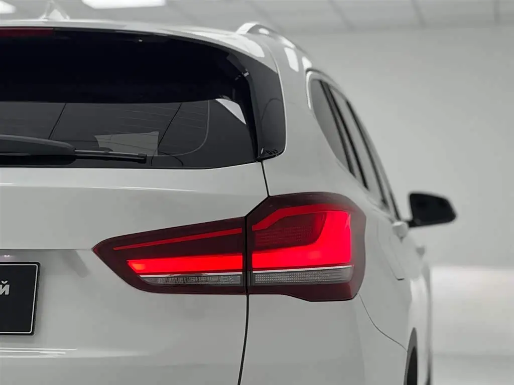 BMW X1 2022 — Фото 8/20