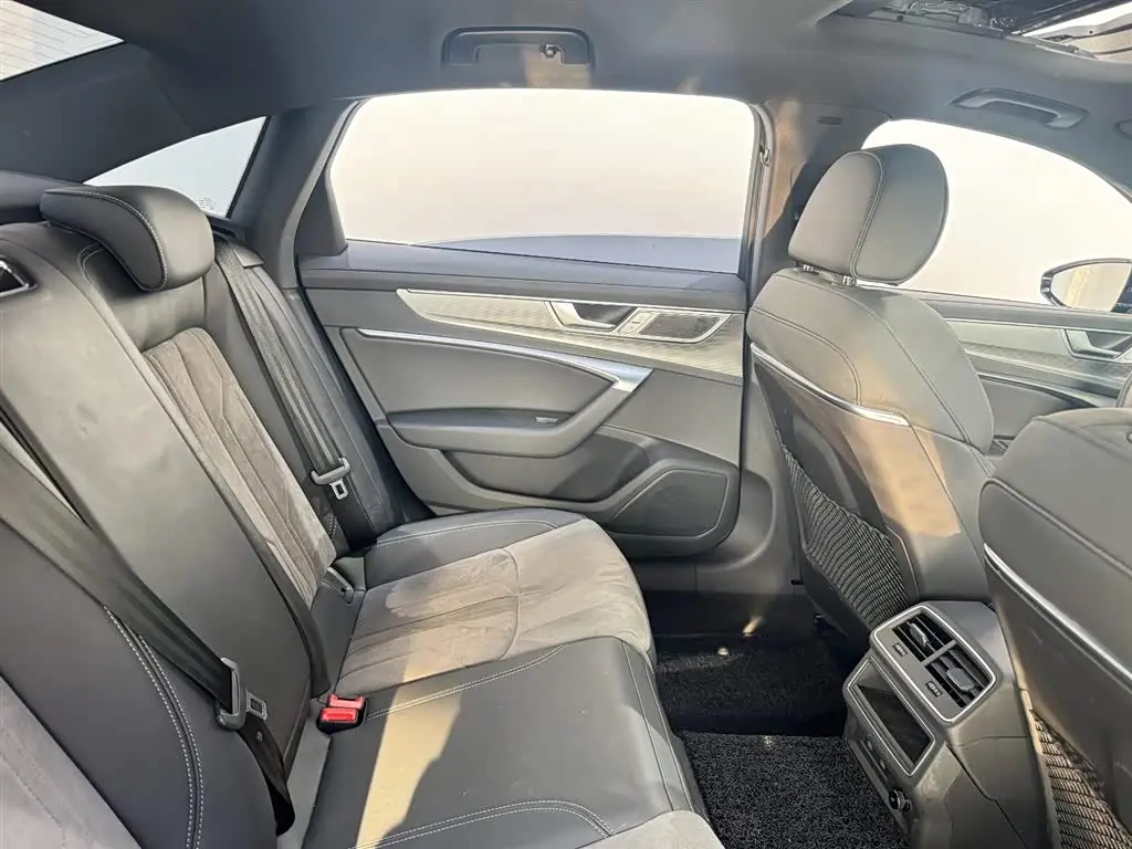 Audi A6L 2025 — Photo 12/14