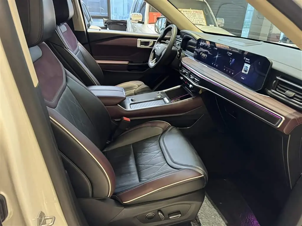 Ford Explorer 2023 — Photo 19/19