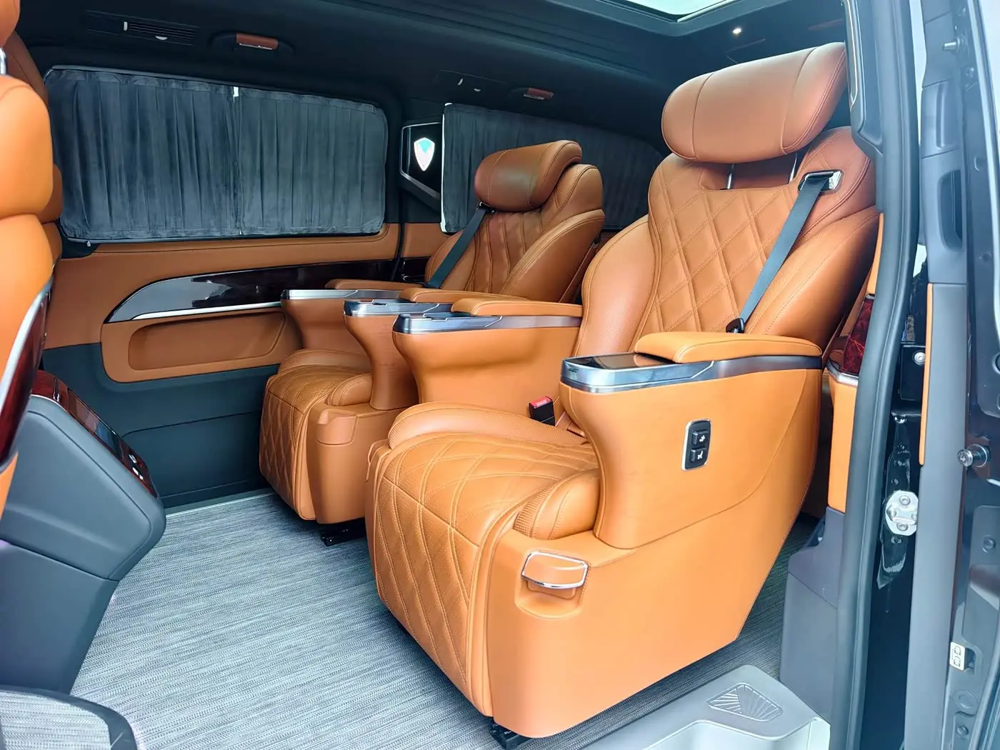 Jinguan Auto Golden Crown V-Class 2024 — Фото 6/10
