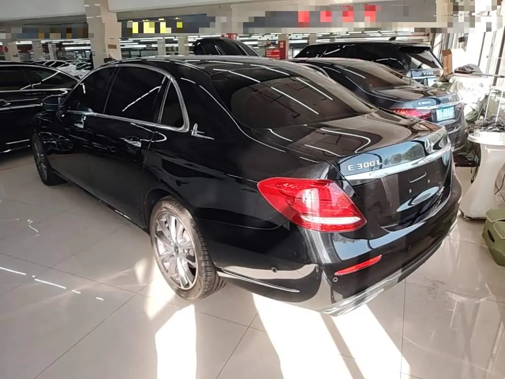 Mercedes-Benz E-Class 2019 — Photo 5/20