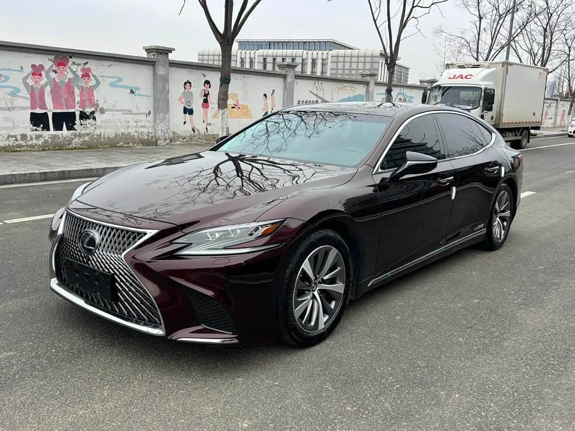 Lexus LS 2020 — Photo 1/16