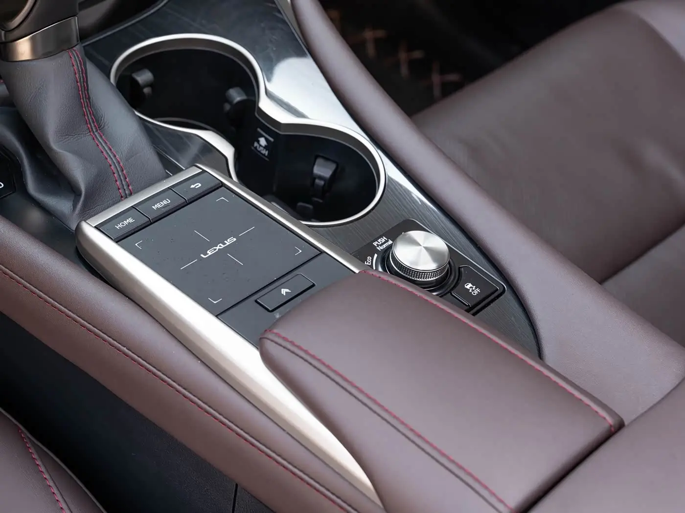 Lexus RX 2022 — Photo 19/20