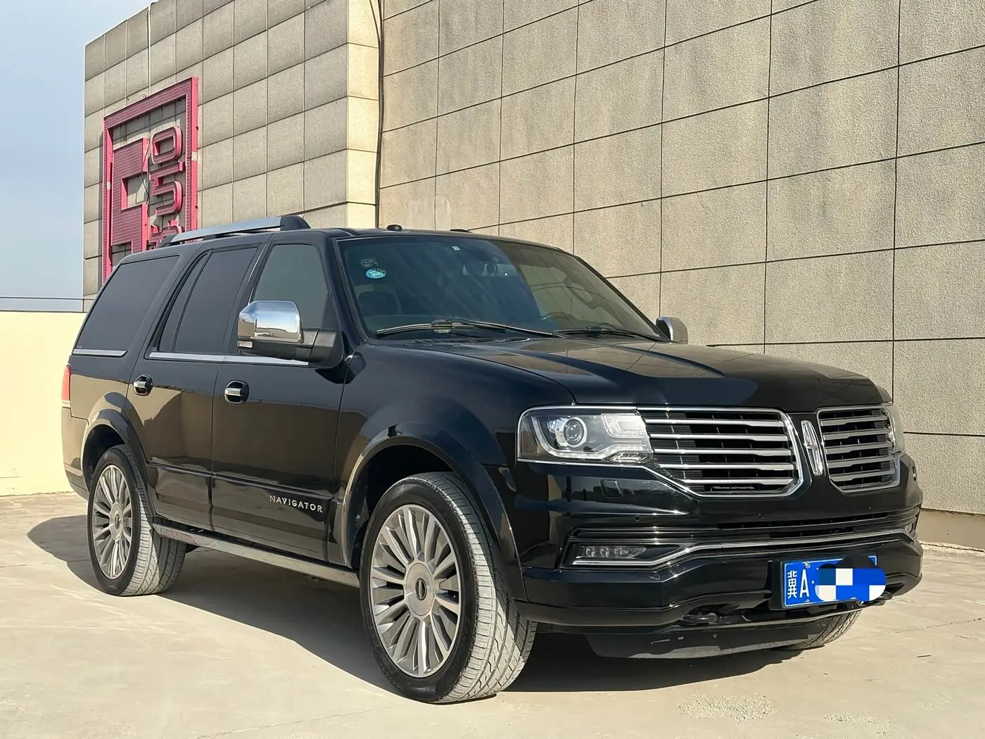 Lincoln Navigator 2018 — Photo 3/16