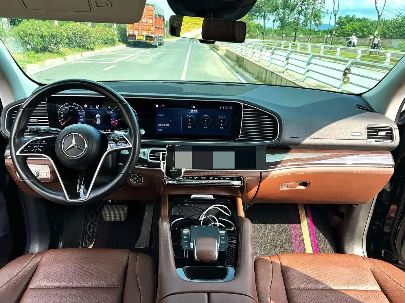 Mercedes-Benz GLE 2023 — Photo 6/8